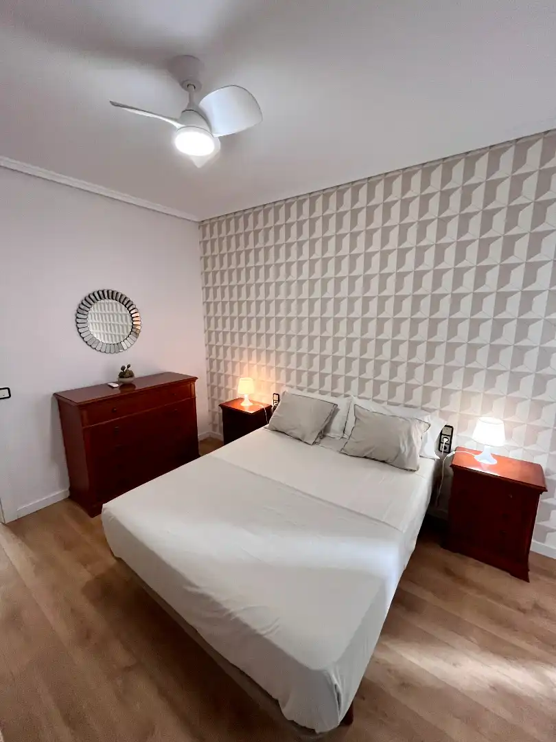 Schlafzimmer von Wohnung zur Miete in Valencia mit Klimaanlage, Heizung und Terrasse