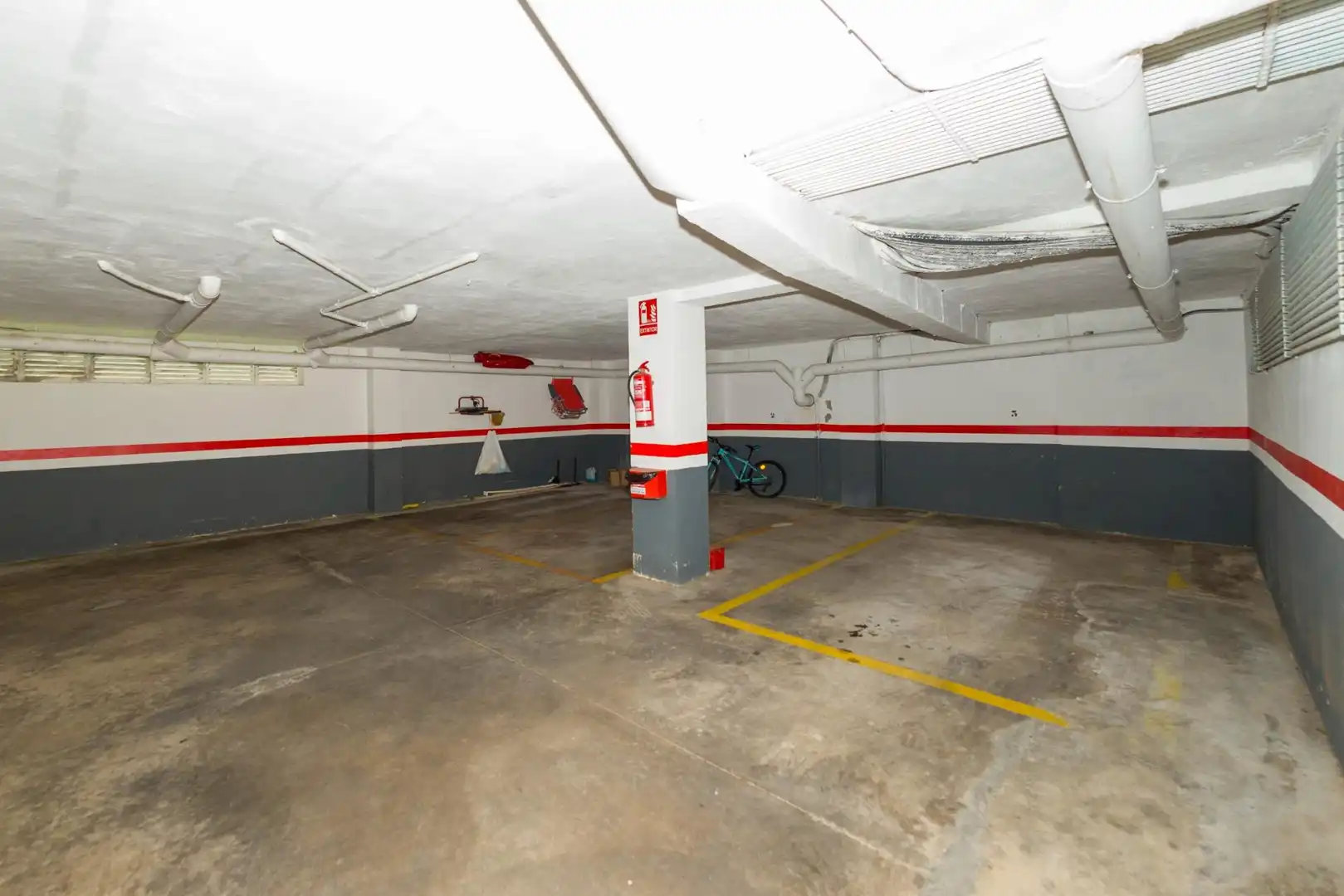 Parkplatz von Wohnungen zum Verkauf in Benicasim / Benicàssim mit Privatgarten, Terrasse und Gemeinschaftspool