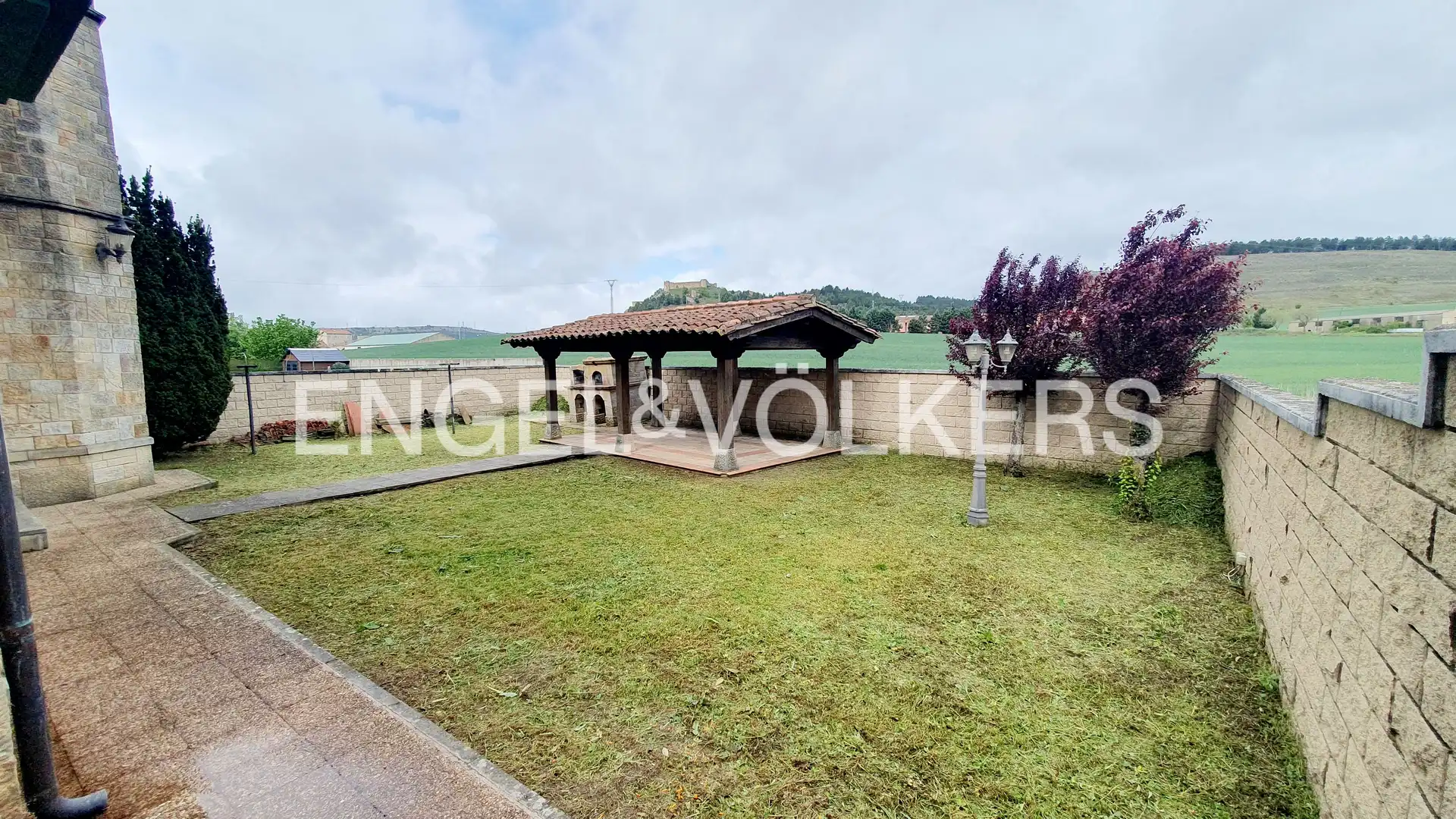 Casa adosada en venta en Aguilar de Campoo con Calefacción, Jardín privado y Parquet