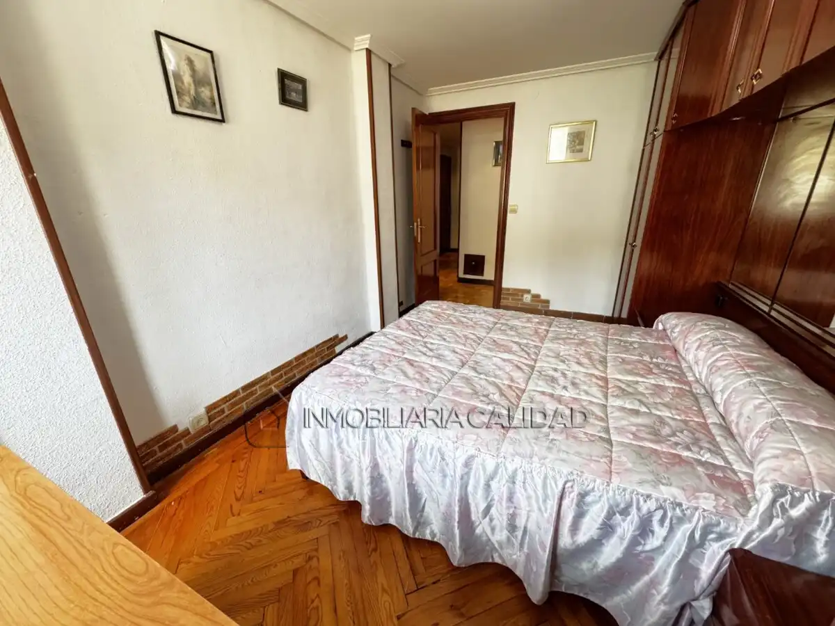 Bedroom of Flat for rent in Burgos  with Heating, Terrace and Furnished