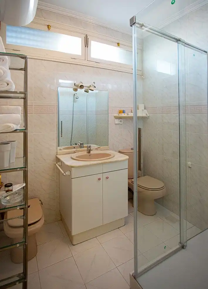 Bathroom of Buildings for sale in Sardón de Duero