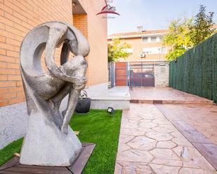 Vista exterior de Casa o xalet en venda en Paracuellos de Jarama amb Aire condicionat, Calefacció i Terrassa