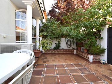 Semi-detached house with garden to rent in Moncloa - Aravaca