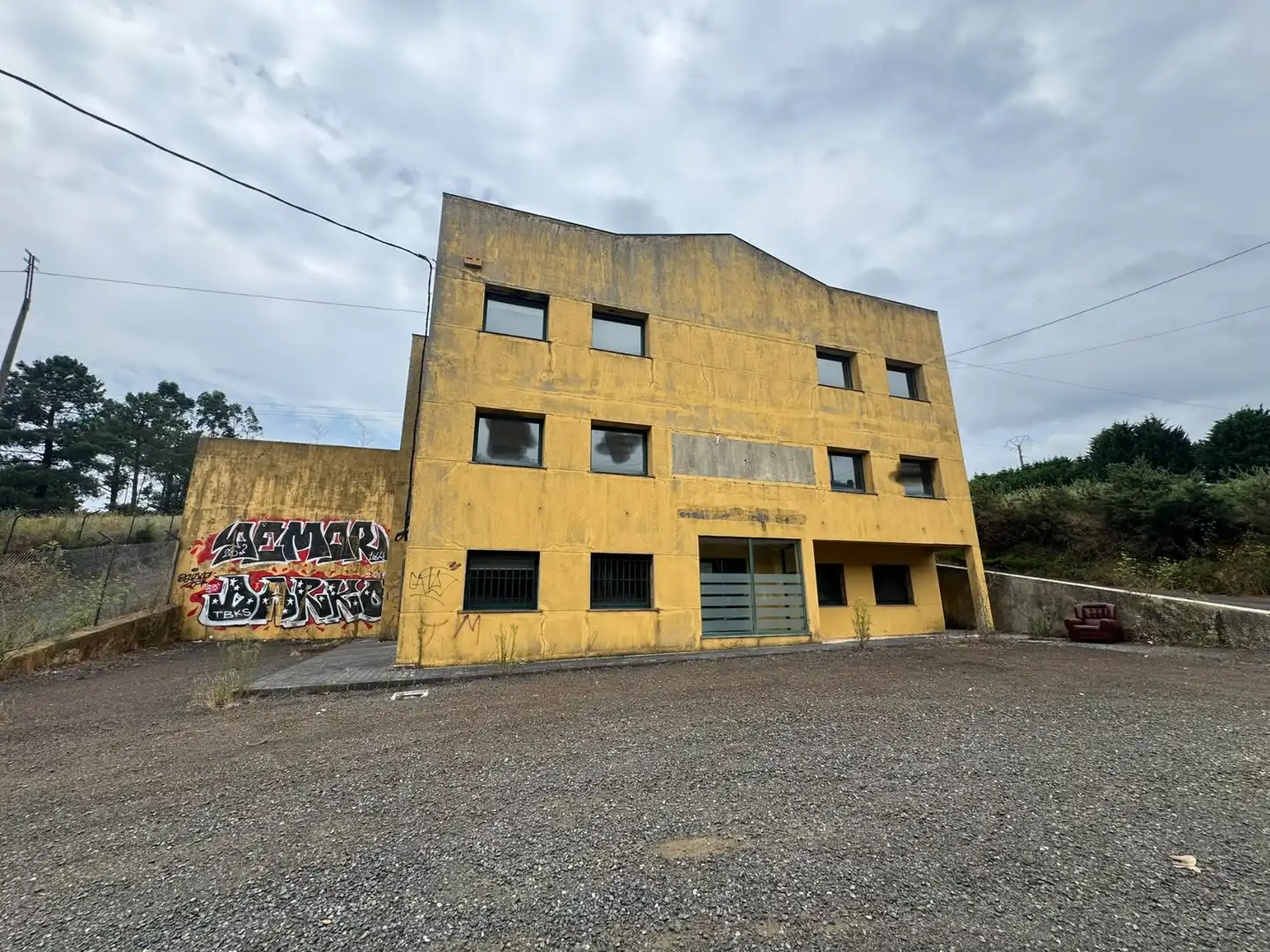 Vista exterior de Nau industrial en venda en Santiago de Compostela 