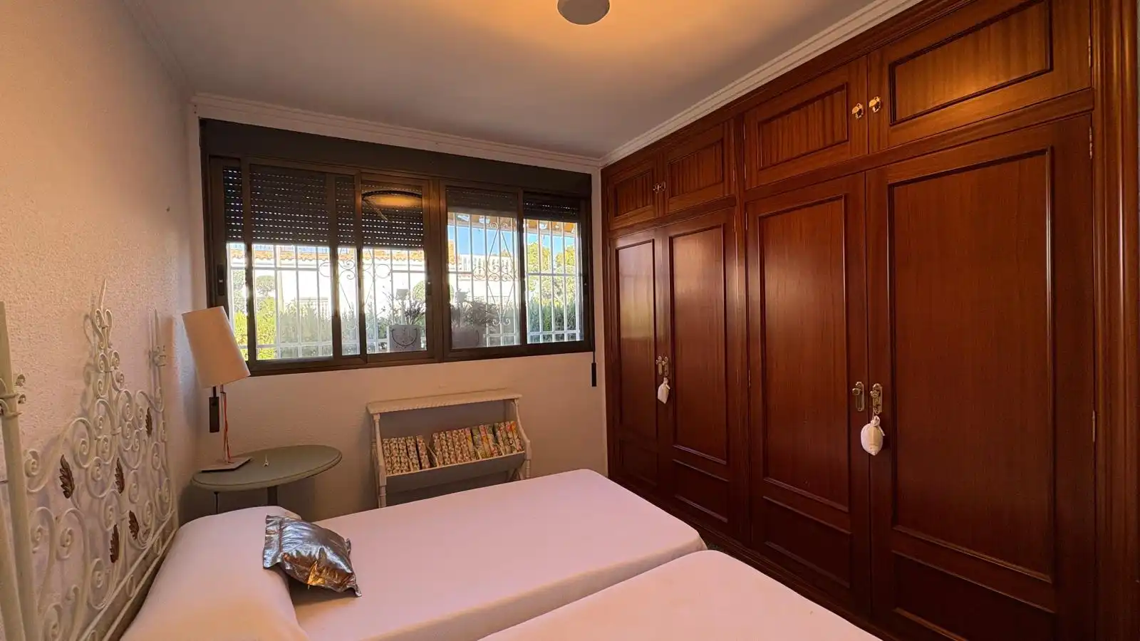 Bedroom of Houses for sale in L'Eliana  with Air Conditioner, Terrace and Storage room