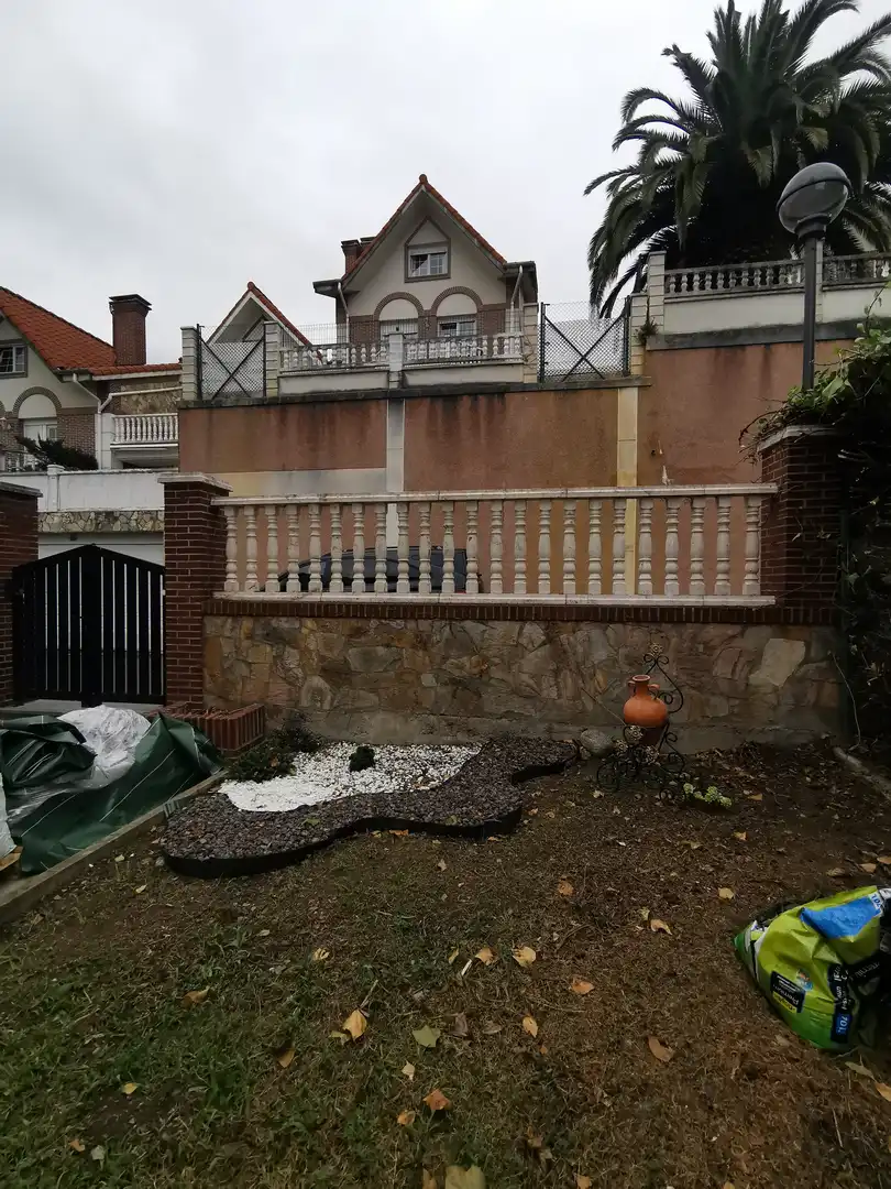 Jardí de Casa o xalet en venda en Castro-Urdiales amb Calefacció, Jardí privat i Terrassa