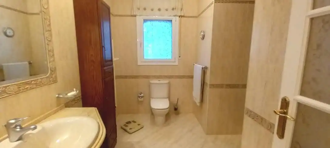 Bany de Casa o xalet en venda en Mont-roig del Camp amb Aire condicionat, Calefacció i Jardí privat