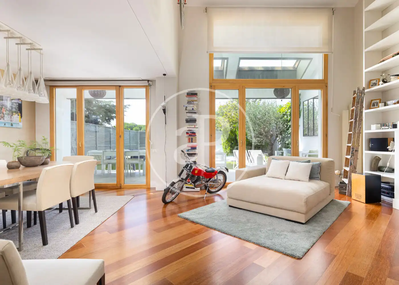 Living room of Detached homes for sale in Pozuelo de Alarcón  with Air Conditioner, Heating and Private garden