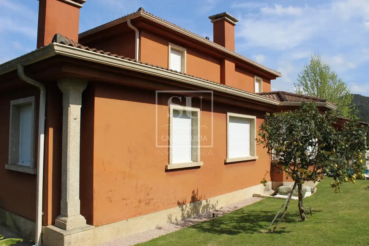 Vista exterior de Casa o xalet en venda en Baiona amb Calefacció, Jardí privat i Terrassa