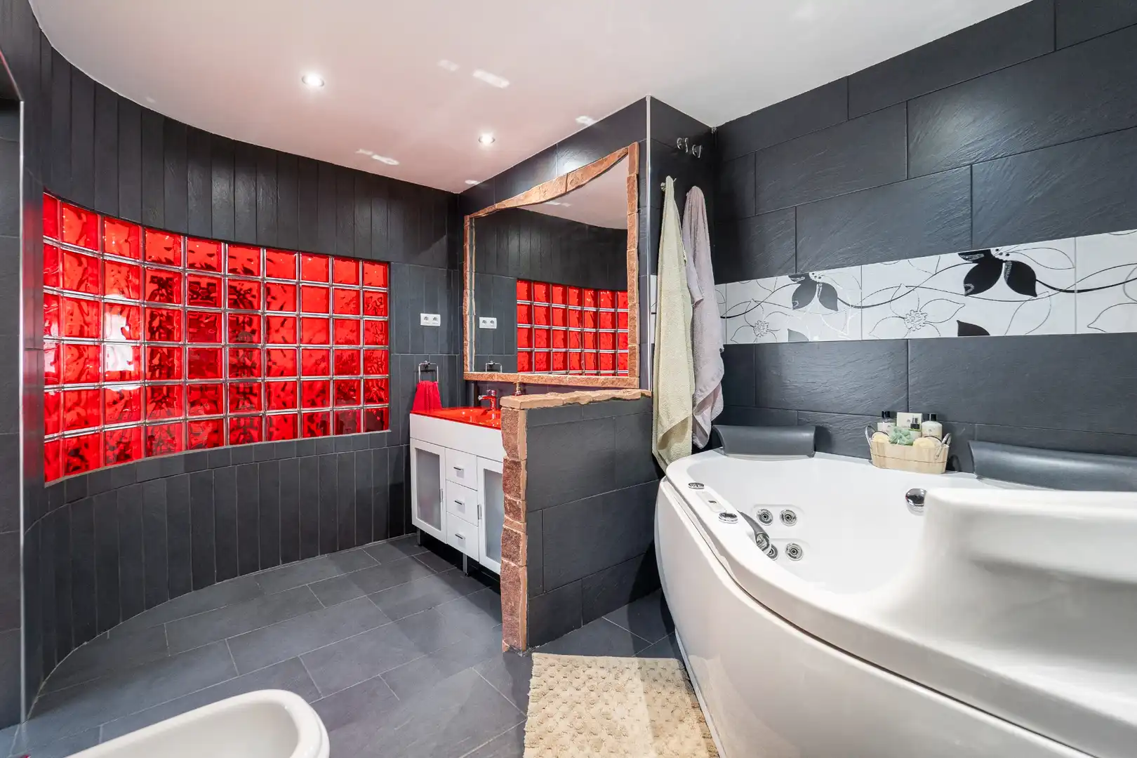 Baño de Casa adosada en venta en Casarrubios del Monte con Aire acondicionado, Calefacción y Jardín privado