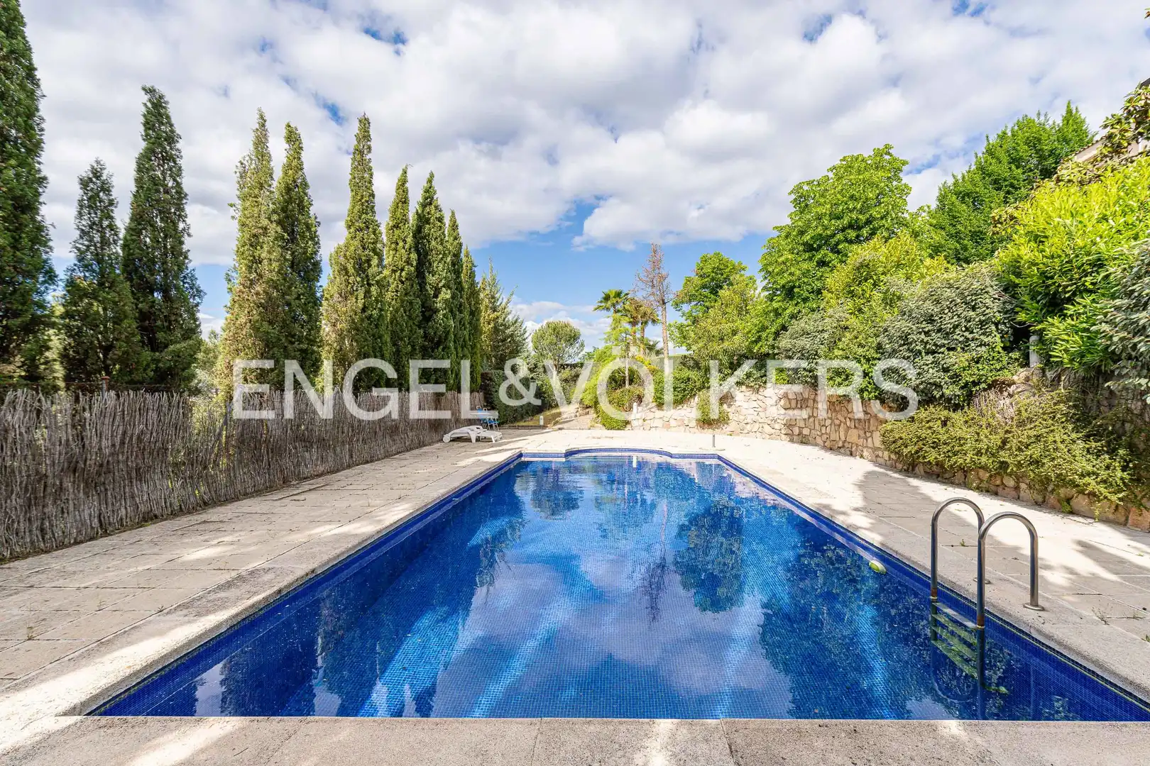 Piscina de Casa o xalet en venda en Torrelodones amb Calefacció, Jardí privat i Terrassa