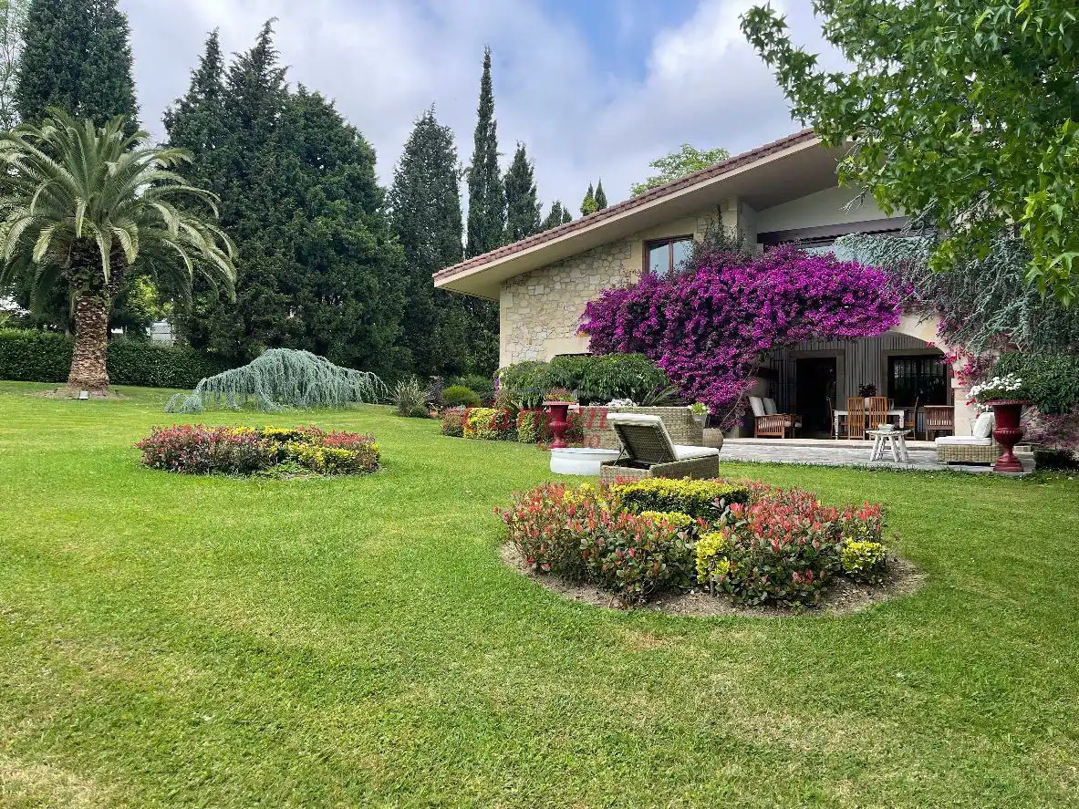 Jardín de Casa o chalet en venta en Loiu con Jardín privado, Terraza y Trastero