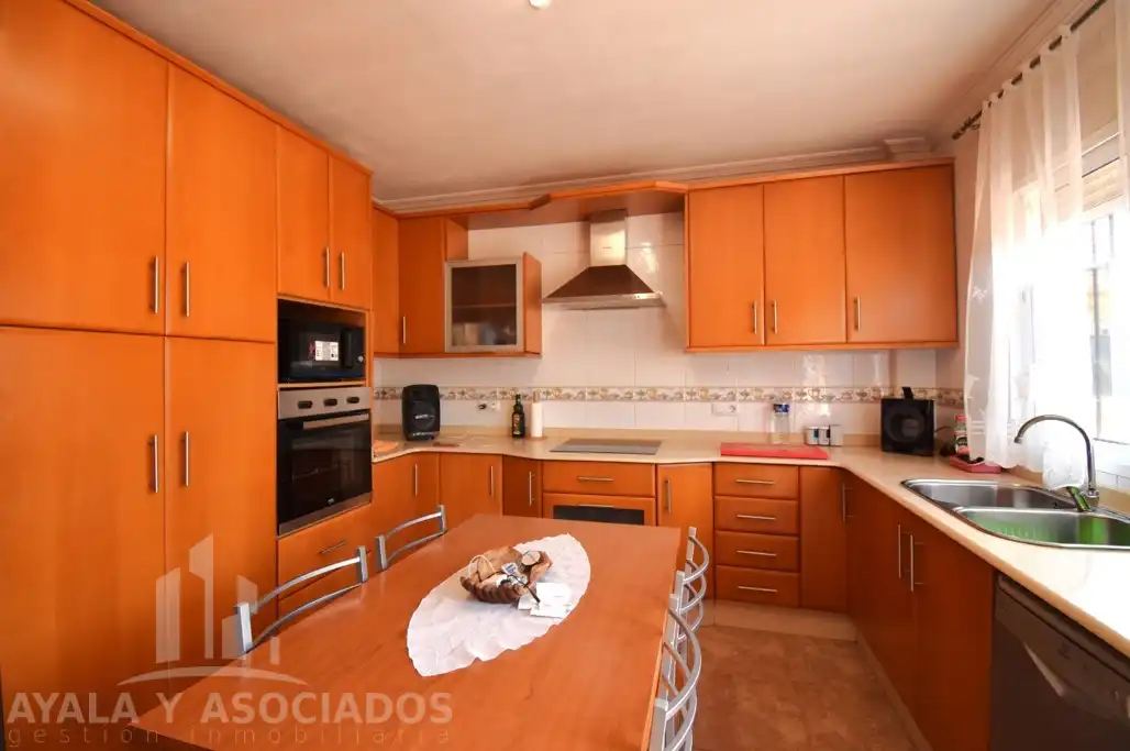 Cocina de Casa o chalet en venta en Cartagena con Aire acondicionado, Calefacción y Jardín privado