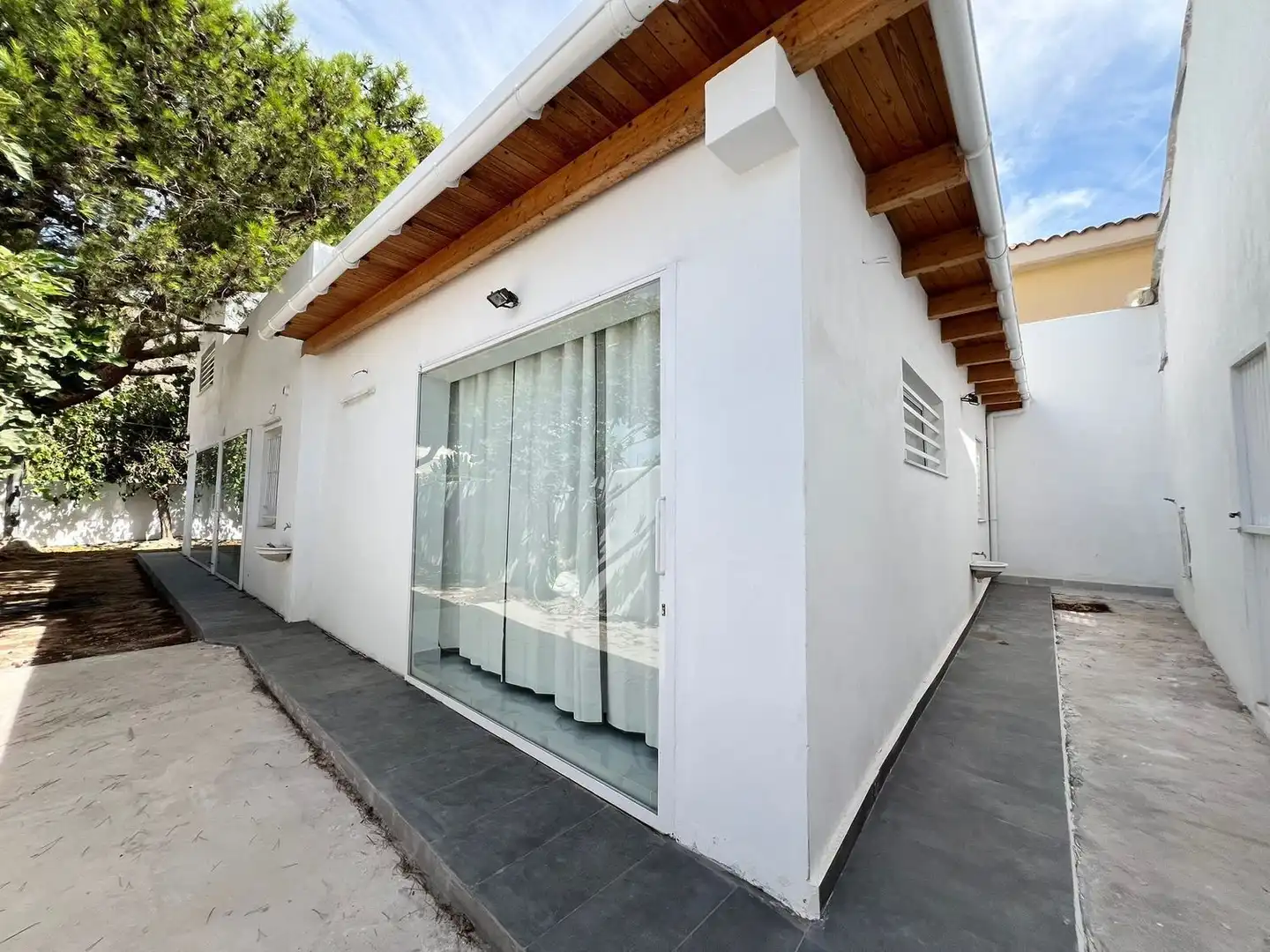 Vista exterior de Casa o xalet en venda en Orihuela amb Aire condicionat, Jardí privat i Terrassa
