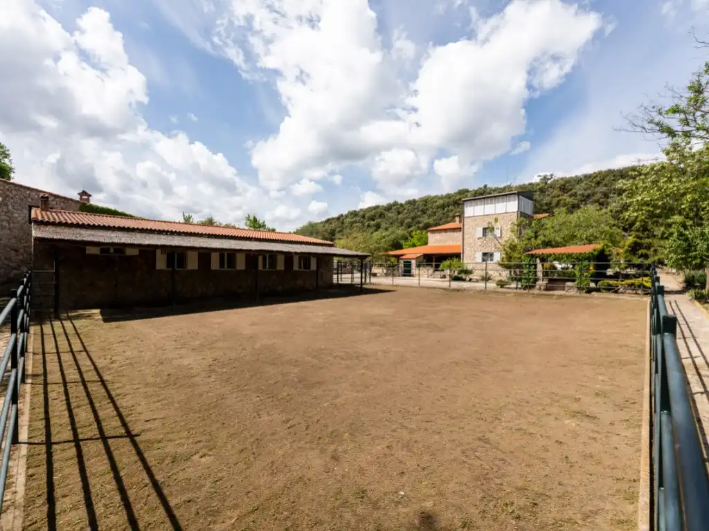 Vista exterior de Casa o chalet en venta en Espinoso del Rey con Terraza, Piscina y Amueblado