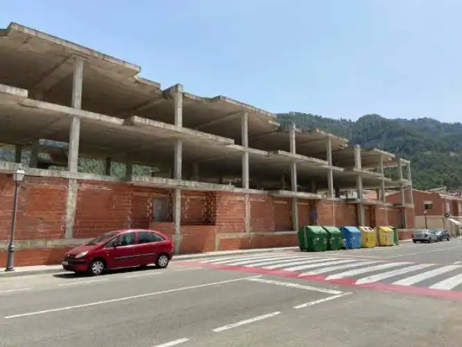 Parkplatz von Gebäude zum Verkauf in Alfafara