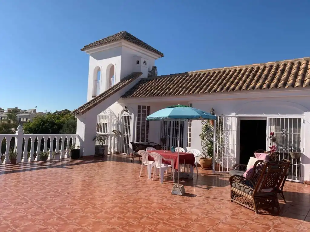 Terrassa de Casa o xalet en venda en Orihuela amb Aire condicionat, Calefacció i Jardí privat
