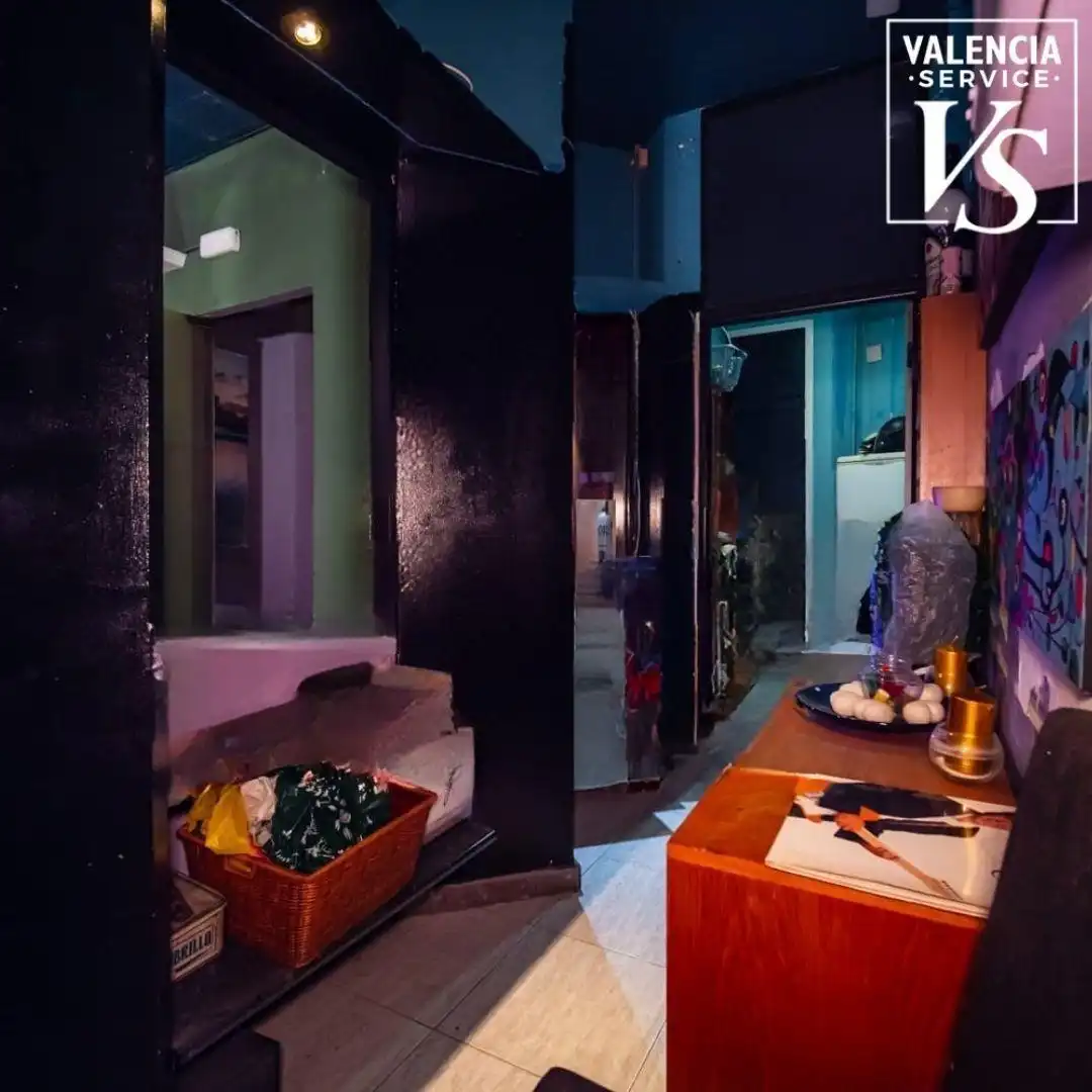 Habitación de Local en venta en Valencia con Aire acondicionado y Amueblado