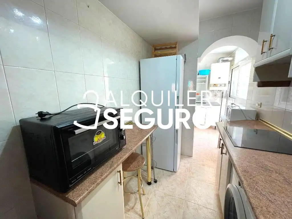 Cuina de Pis de lloguer en Madrid amb Calefacció i Moblat