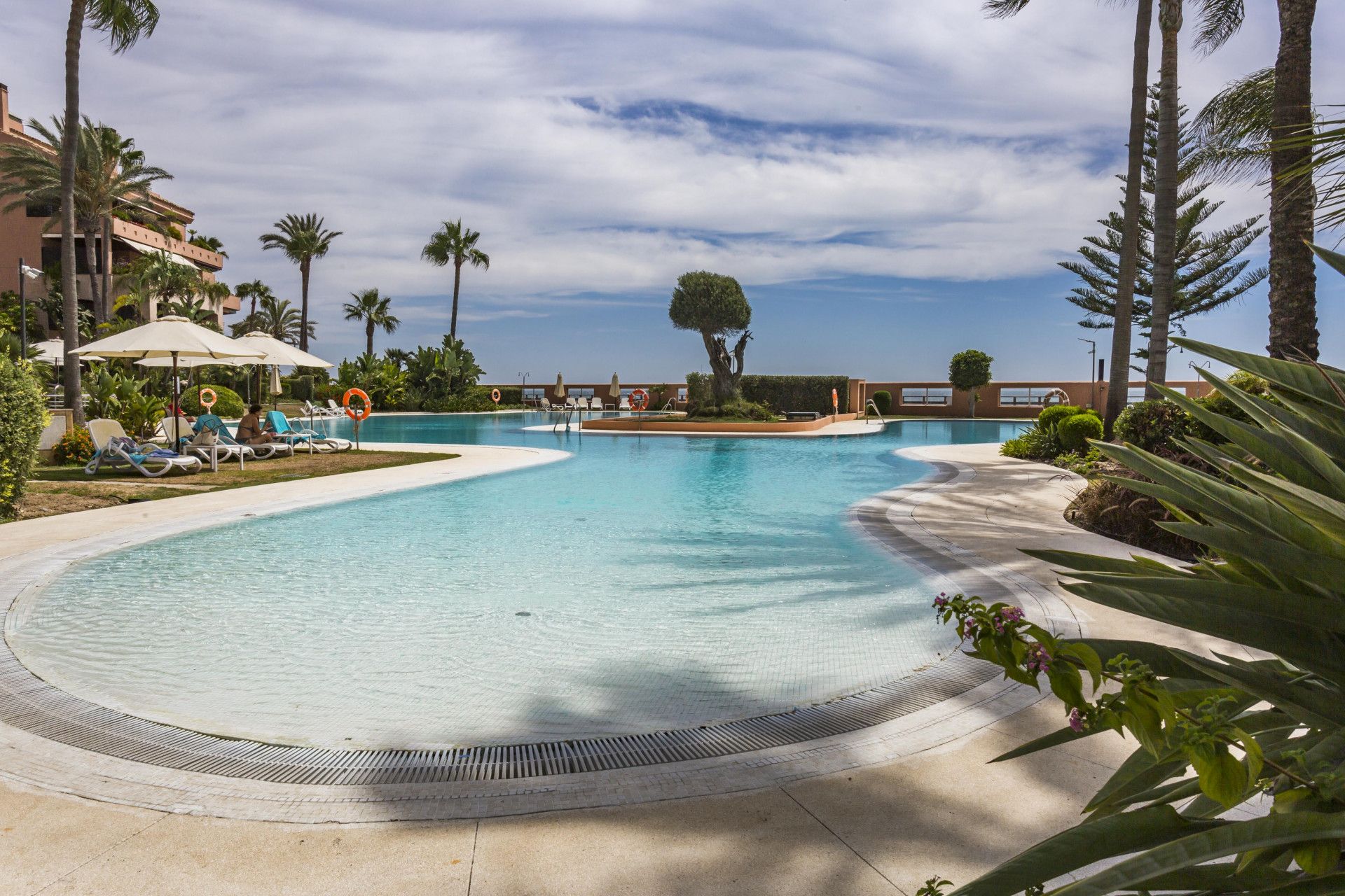 Swimming pool of Planta baja for sale in Marbella  with Air Conditioner, Terrace and Swimming Pool