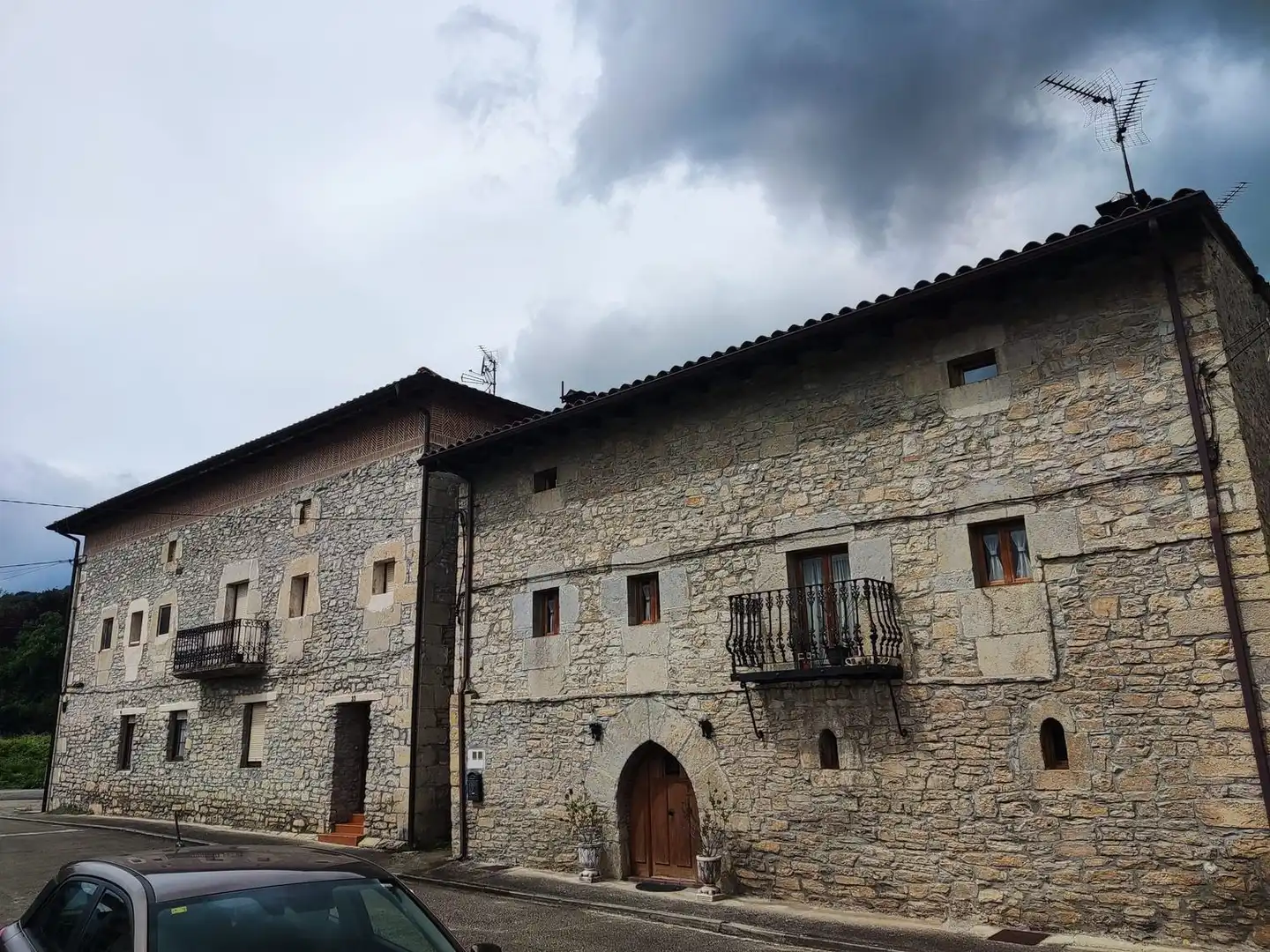 Vista exterior de Finca rústica en venda en Valle de Mena amb Balcó