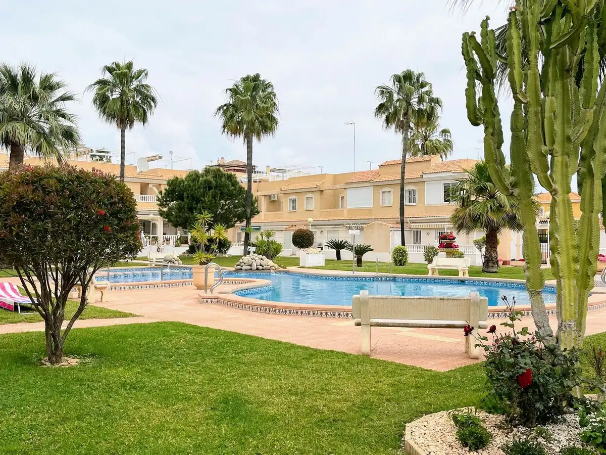 Vista exterior de Apartamento en venta en Los Alcázares con Aire acondicionado, Terraza y Piscina comunitaria