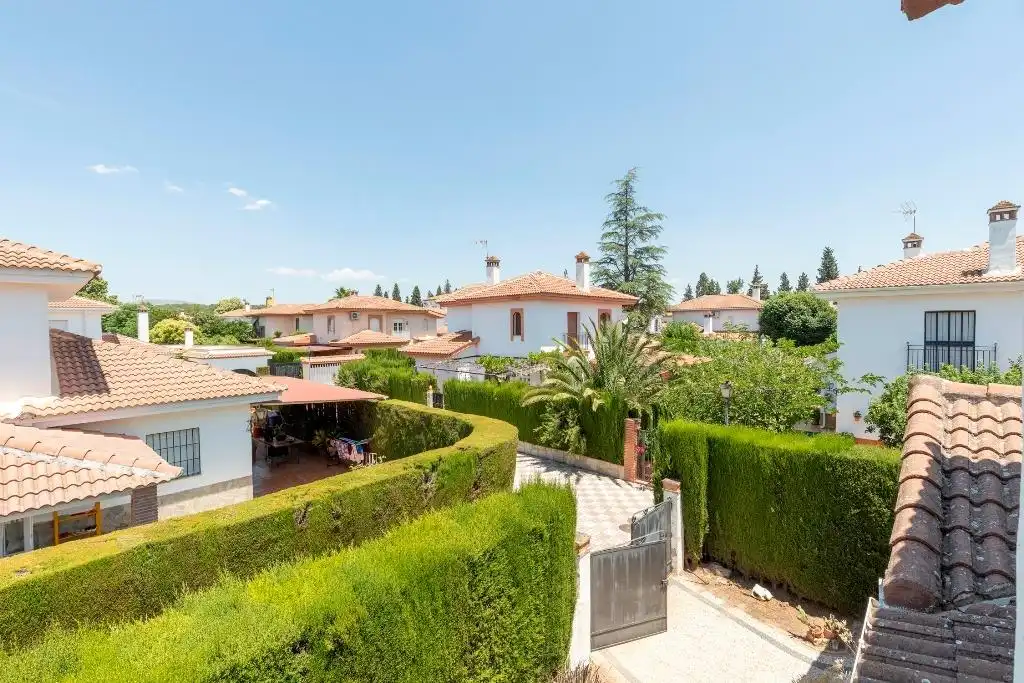 Jardí de Casa o xalet en venda en Albolote amb Aire condicionat, Balcó i Piscina comunitària