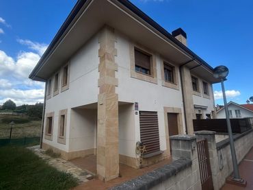 Casa aparellada en venda a VILLANUEVA-MERECIA