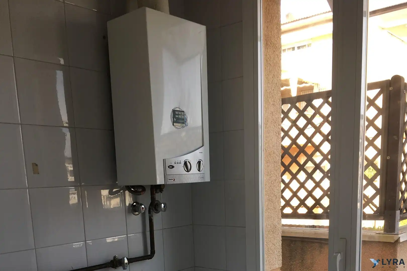 Baño de Piso en venta en Tomares con Aire acondicionado, Parquet y Terraza