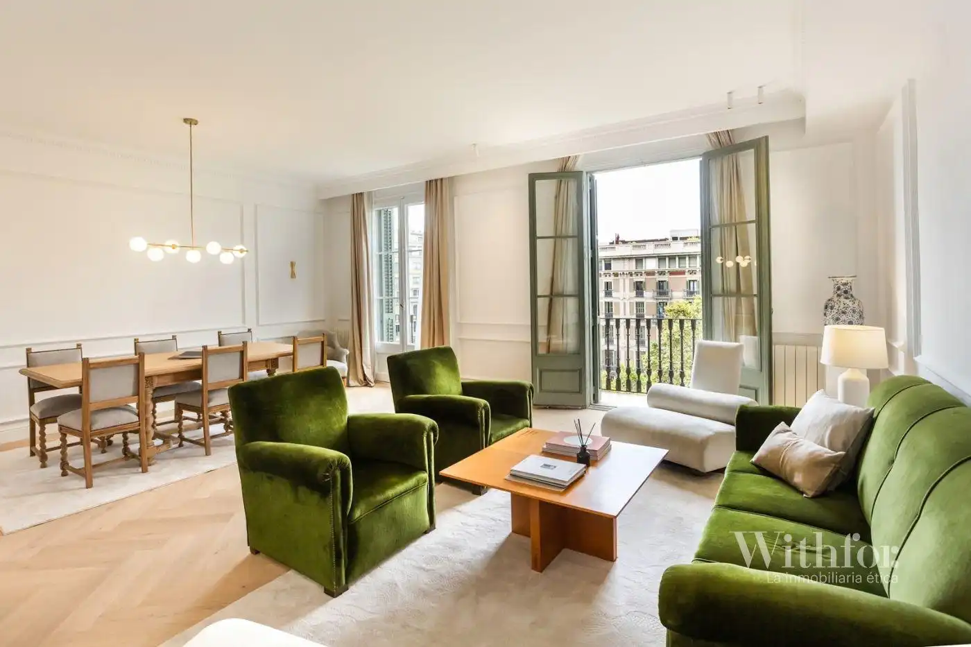 Flat with terrace to rent in Passeig GRACIA