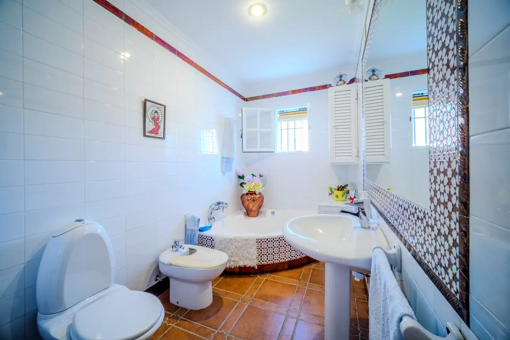 Bany de Casa o xalet en venda en Montequinto amb Jardí privat, Terrassa i Moblat