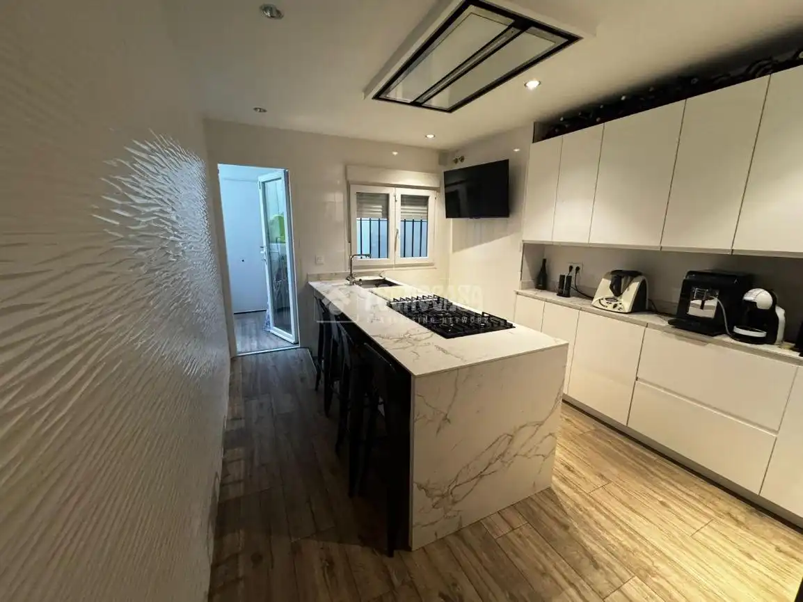 Küche von Wohnung zum Verkauf in Cádiz mit Privatgarten und Terrasse