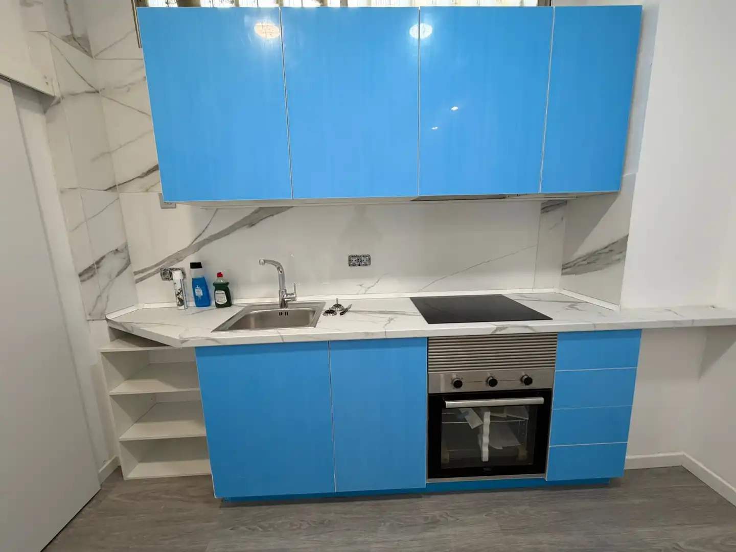 Cuina de Local en venda en L'Hospitalet de Llobregat amb Parquet