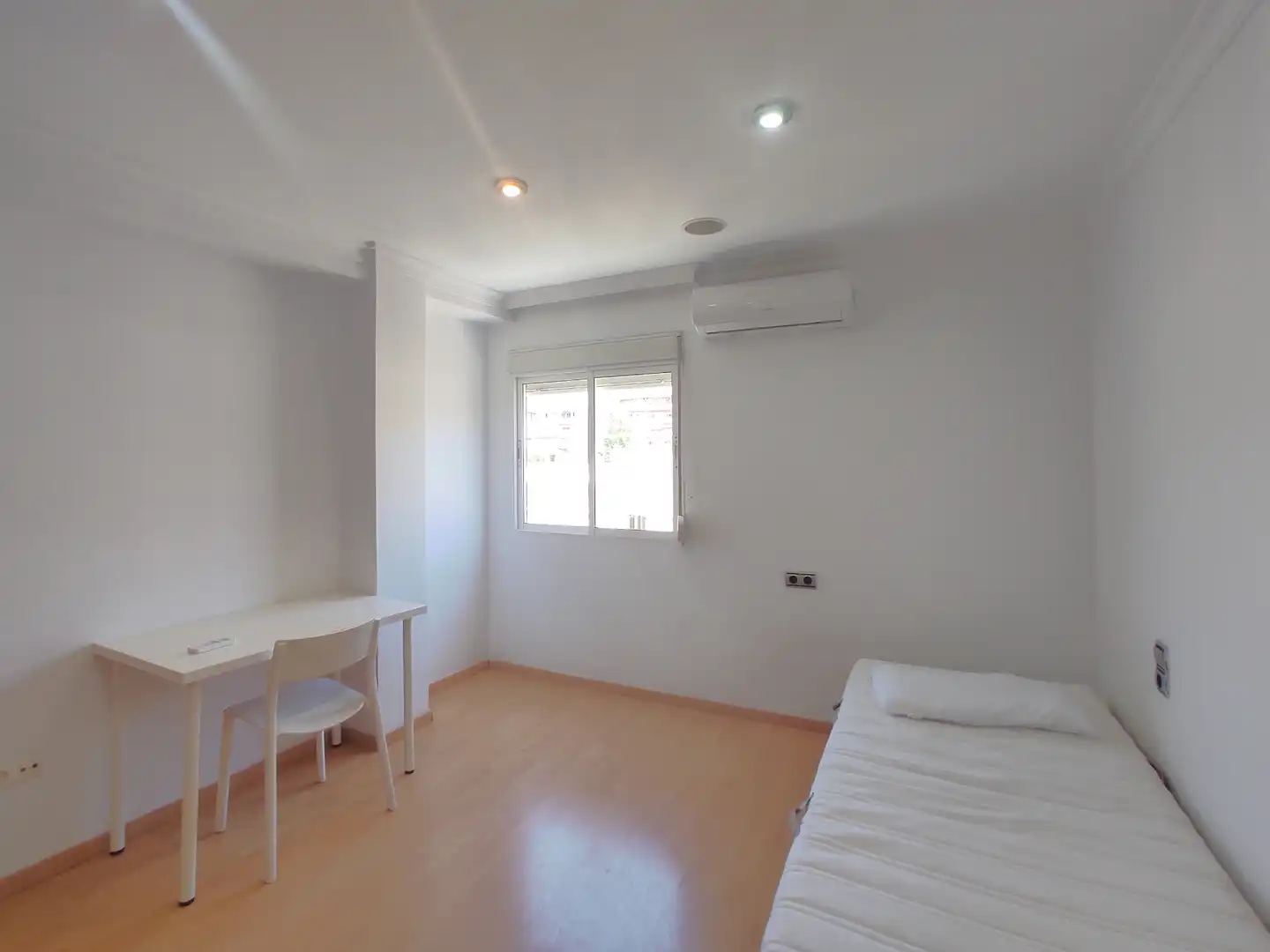 Schlafzimmer von Wohnung zur Miete in Málaga mit Klimaanlage, Möbliert und Waschmaschine