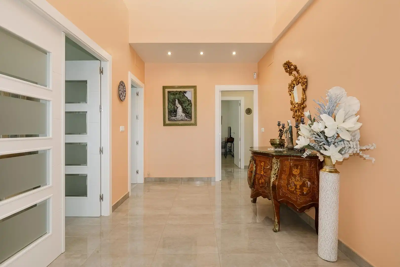 Detached house with pool for sale in Plaza del Pilar 3, imagen 2