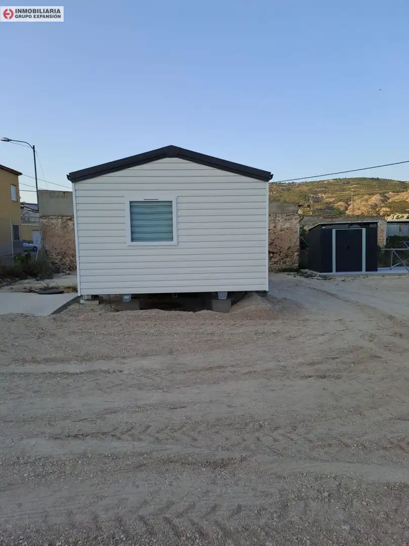 Vista exterior de Casa o xalet en venda en El Pinós / Pinoso amb Aire condicionat, Calefacció i Jardí privat