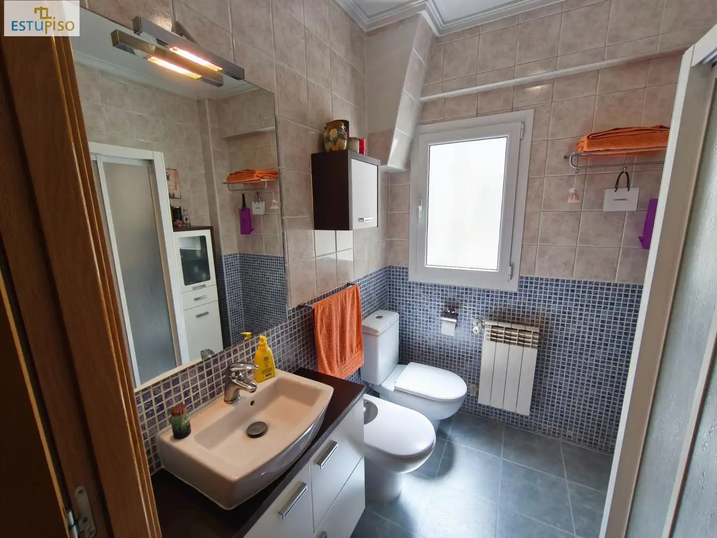 Bathroom of Flat for sale in Vitoria - Gasteiz  with Heating, Parquet flooring and Furnished