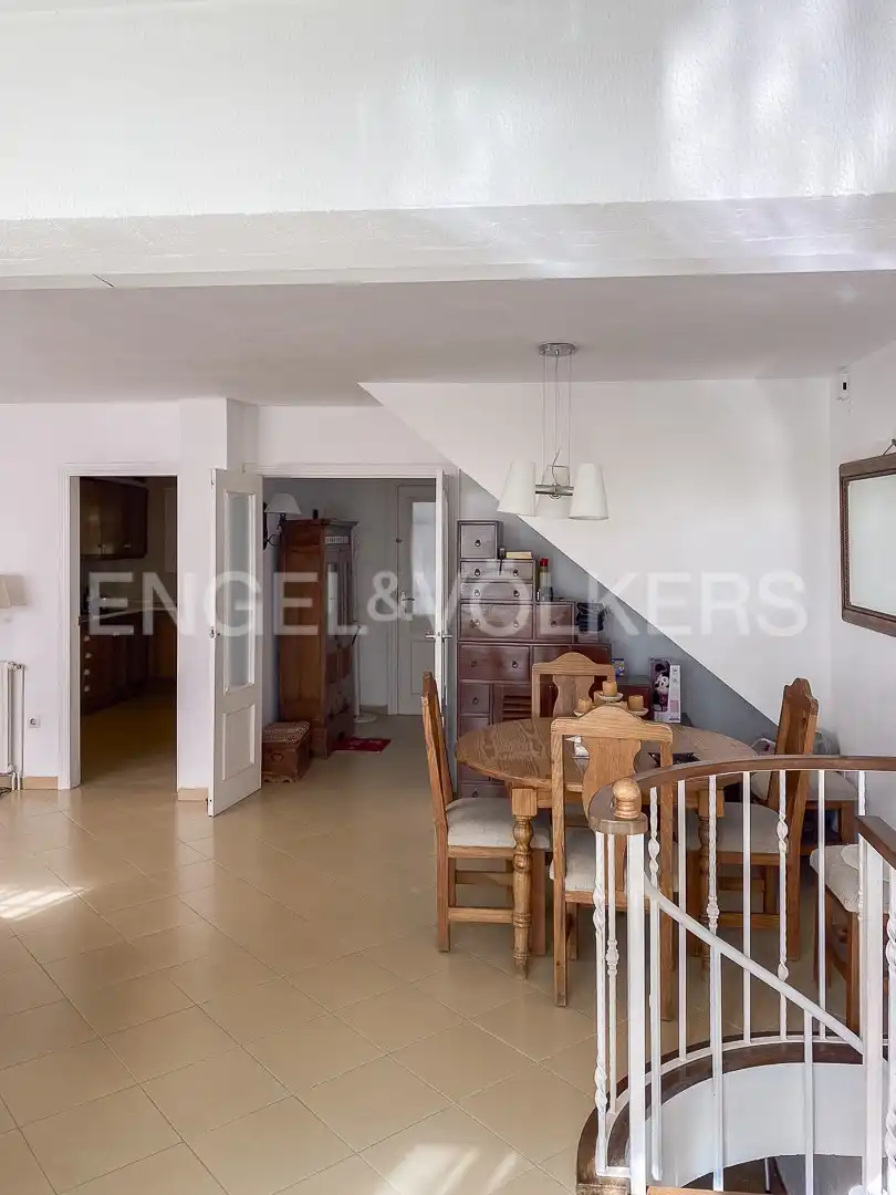Comedor de Casa adosada de alquiler en Sitges con Calefacción, Jardín privado y Terraza