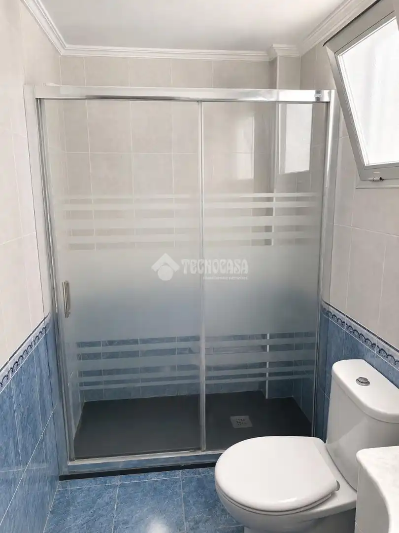 Baño de Casa adosada en venta en Sevilla con Aire acondicionado, Terraza y Balcón