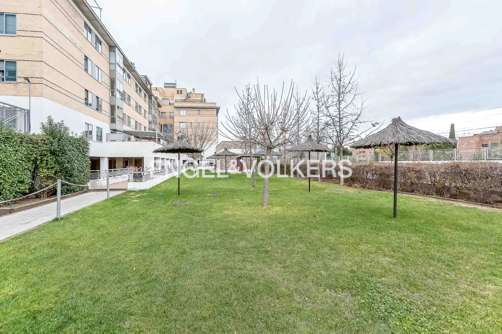 Exterior view of Ground floor for rent in Madrid  with Air Conditioner, Heating and Private garden