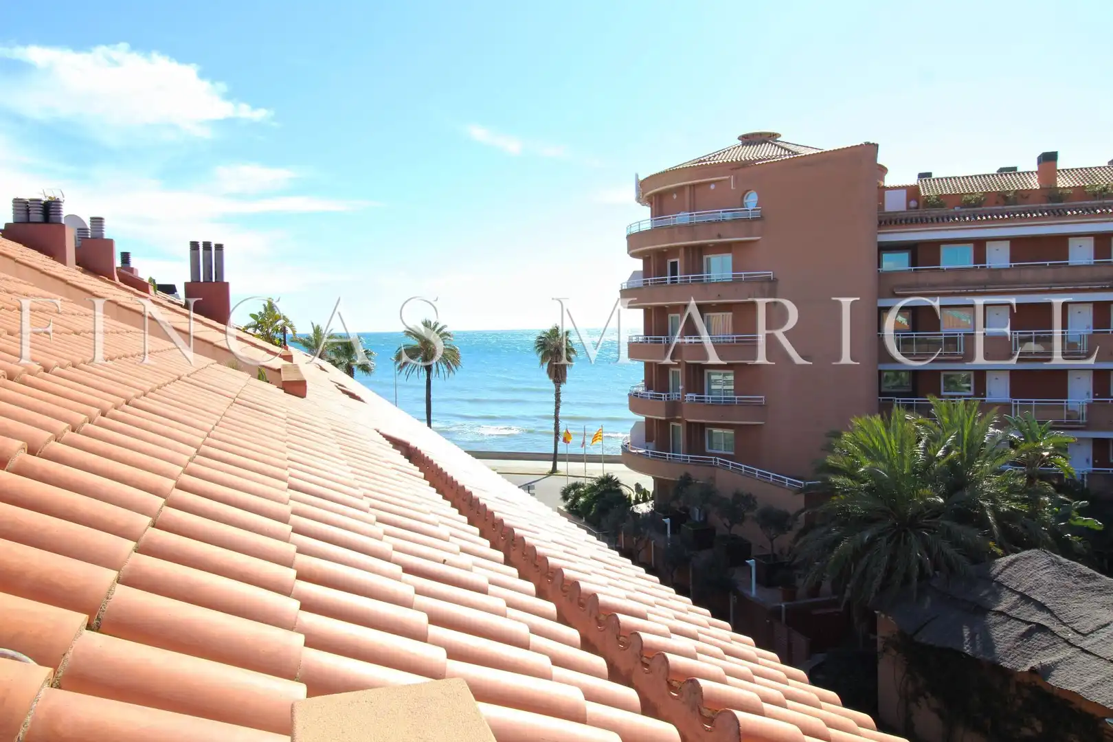 Vista exterior de Àtic en venda en Sitges amb Aire condicionat, Calefacció i Terrassa