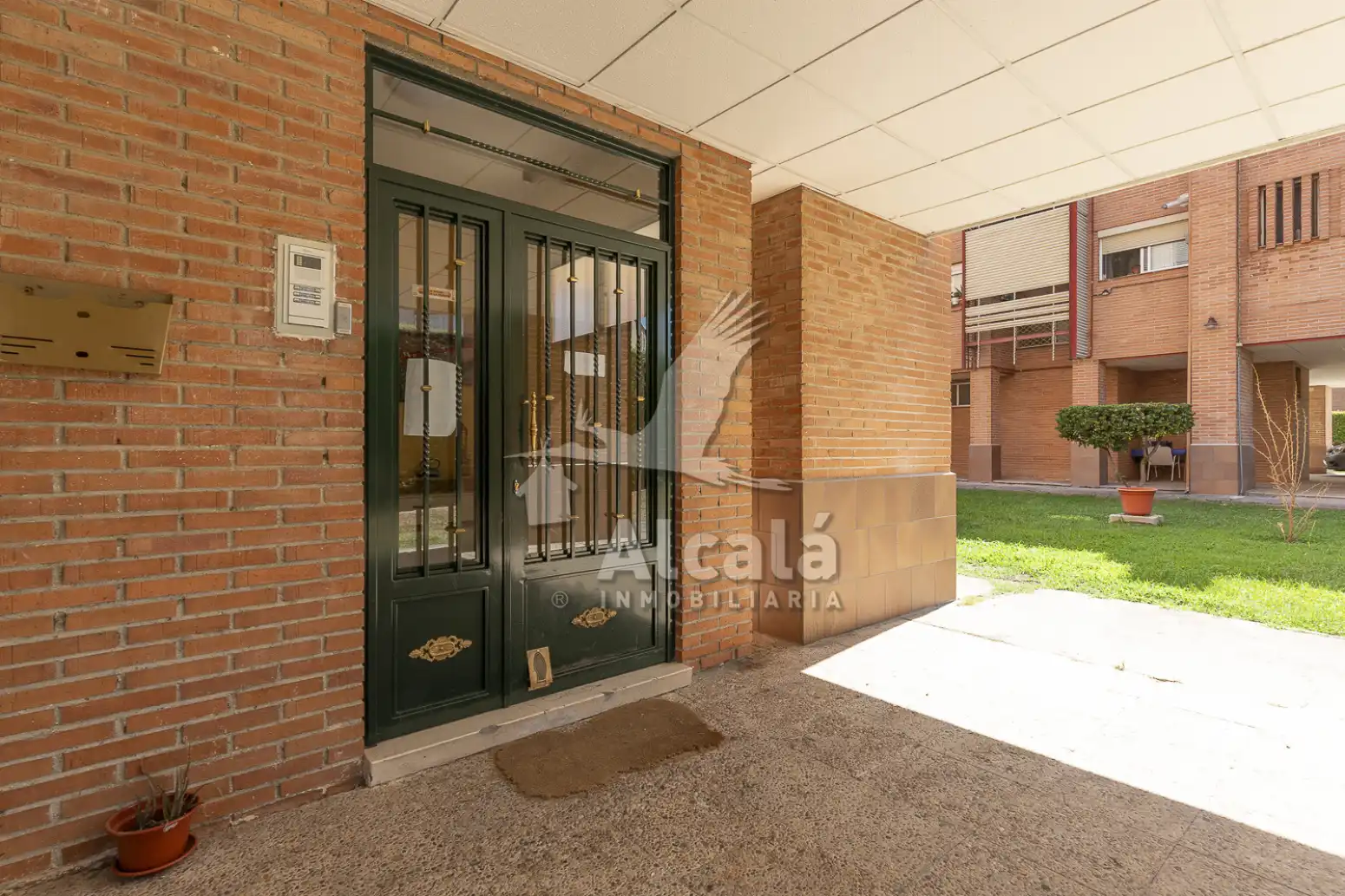 Exterior view of Flat for sale in Alcalá de Henares  with Heating