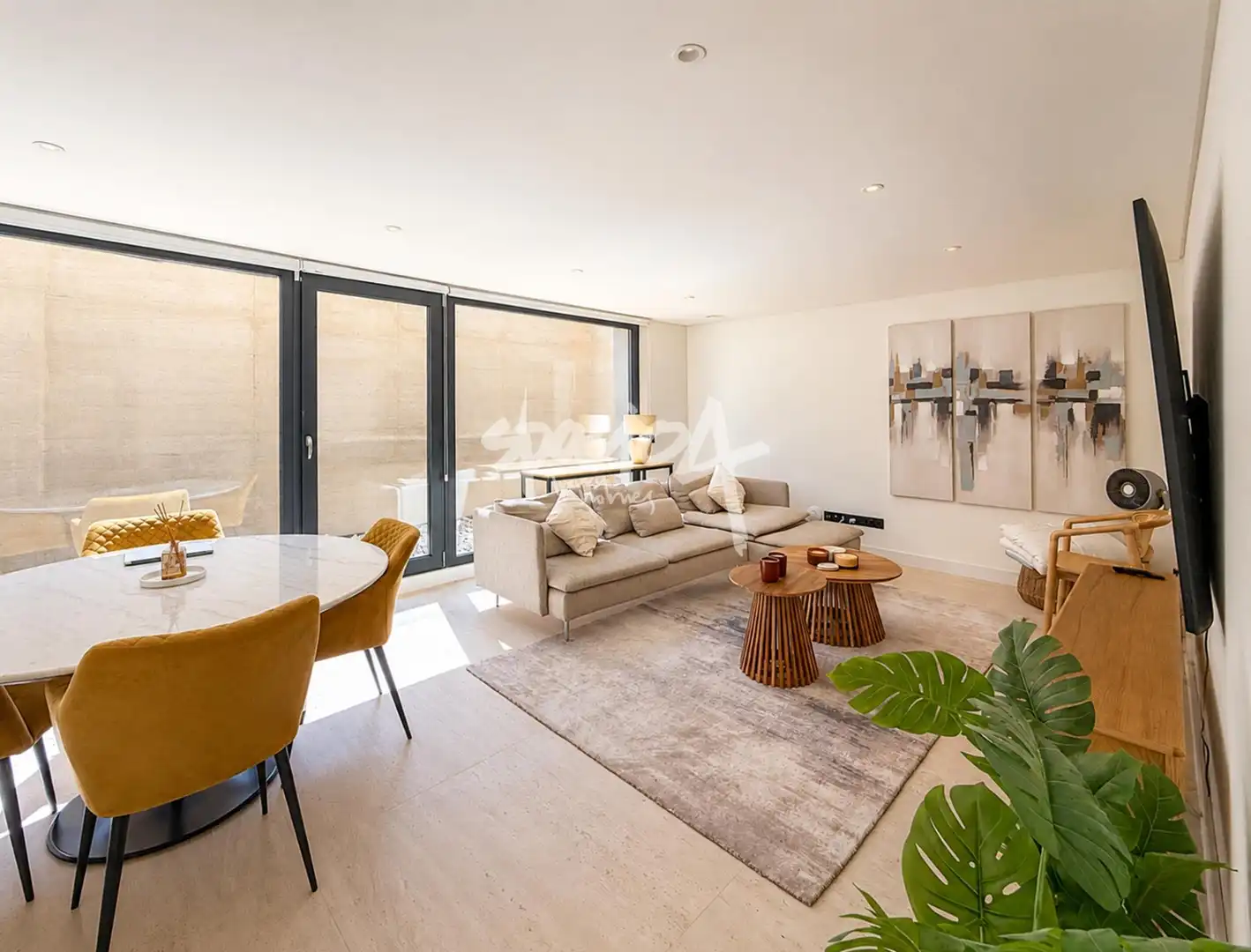 Sala d'estar de Casa adosada en venda en Majadahonda amb Calefacció, Jardí privat i Terrassa