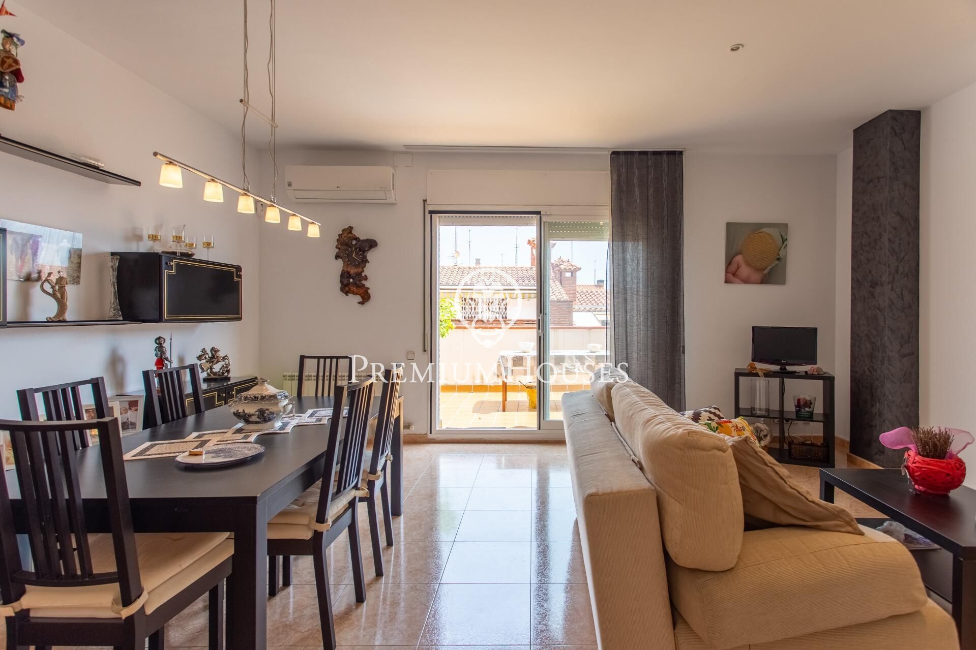 Vista exterior de Casa o xalet en venda en Mataró amb Aire condicionat, Calefacció i Jardí privat