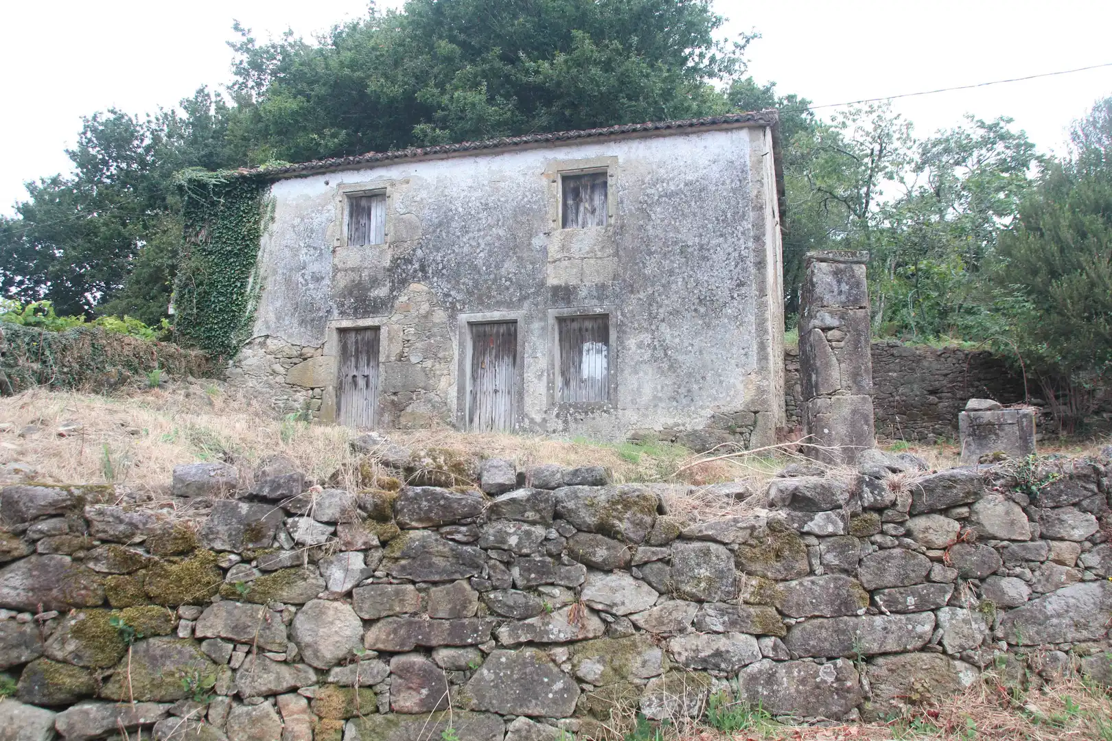 Außenansicht von Country house zum Verkauf in Rois