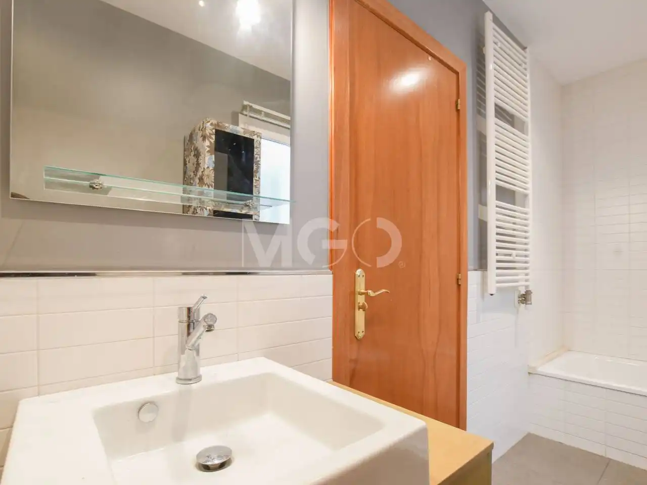 Bany de Pis en venda en Sant Pere de Torelló amb Parquet, Terrassa i Alarma