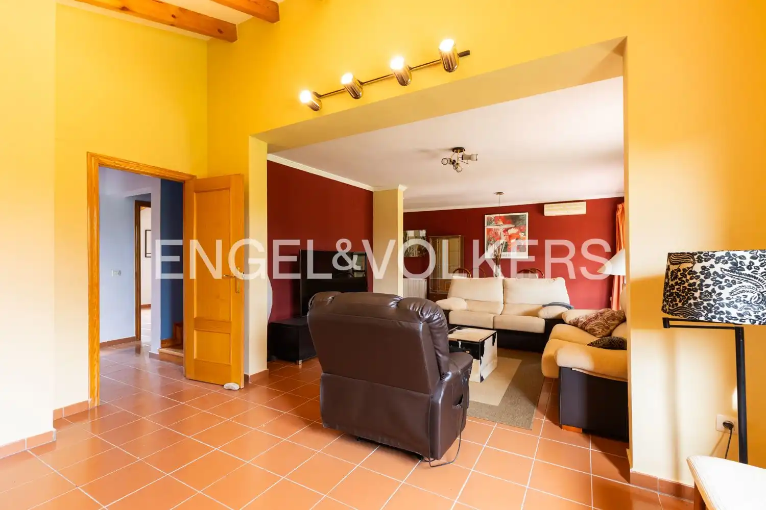 Sala d'estar de Casa o xalet en venda en Riba-roja de Túria amb Aire condicionat, Calefacció i Jardí privat