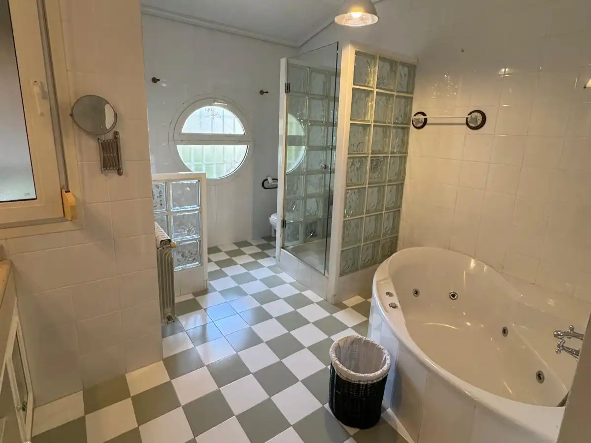 Bathroom of Detached homes for sale in Galapagar  with Air Conditioner, Heating and Private garden