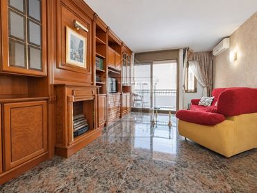 Piso con balcón en venta en Carrer del Mas Marí 115