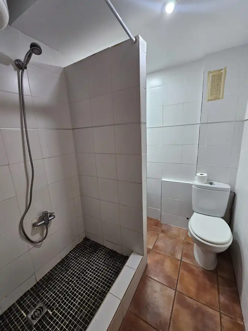 Badezimmer von Wohnung zum Verkauf in Valencia mit Klimaanlage und Balkon